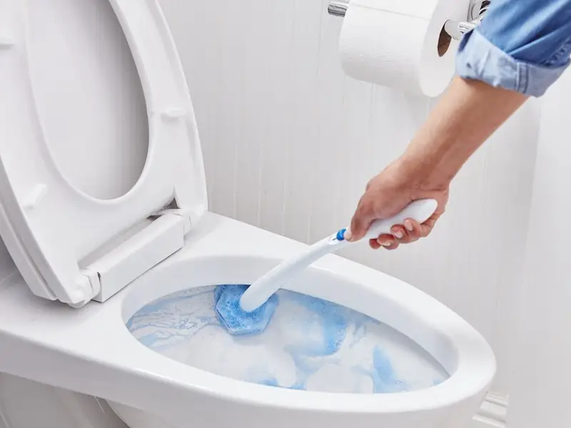Bathroom-Cleaning