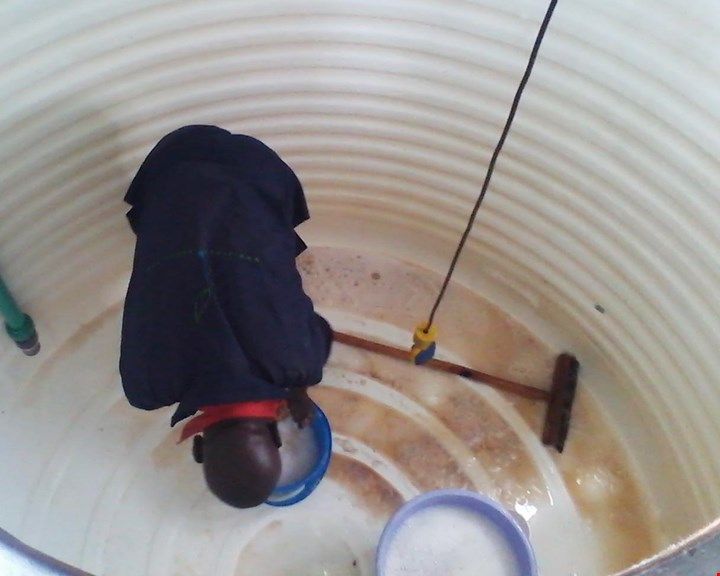 Water-Tank-Cleaning